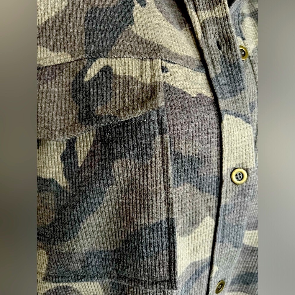 Blue B Collection Women’s Camo Waffle Button Down Shacket - Picture 4 of 4